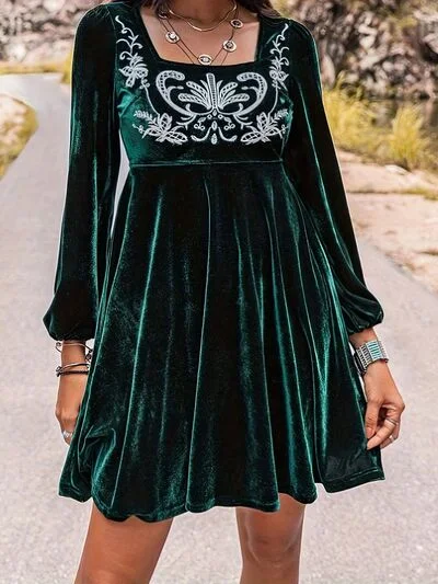 Chic Women’s Outfit Ideas Printed Square Neck Long Sleeve Mini Dress