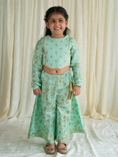 Fashion Sale Girls Combo Co-ord Set And Bow Hairclip Gold Print- Green
