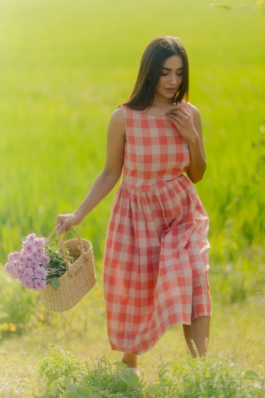 Casual Weekend Relaxed Style PLAID PLEATED DRESS