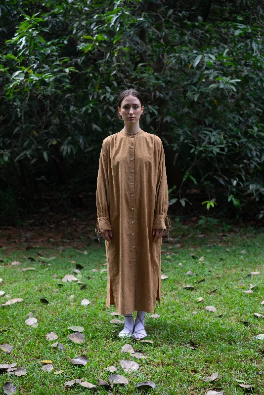 Minimalist Chic Bare Oak Dress