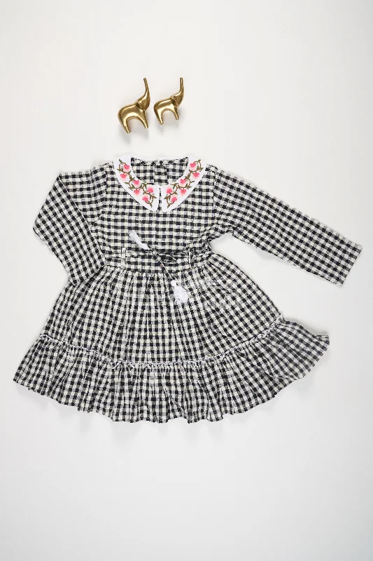 Business Casual Outfits Black and White Chessboard Checked Cotton Frock with Peter Pan Collar for Girls Business Casual Outfits Black and White Chessboard Checked Cotton Frock with Peter Pan Collar for Girls