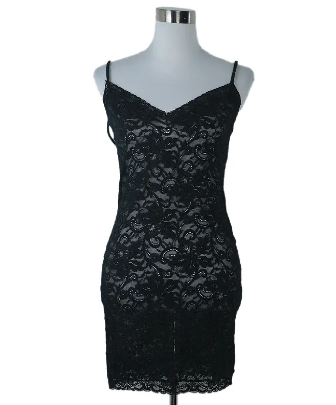 Minimalist Elegant Dolce & Gabbana Vintage Black Lace Slip Dress sz 6