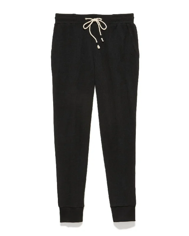 Edgy Fashion Valeria Thermal Jogger In Black