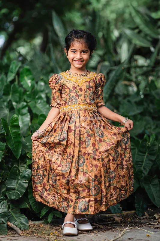 Trendy Women's Wear Girls Traditional Kalamkari Print Anarkali Gown in Earthy Yellow Tones Trendy Women's Wear Girls Traditional Kalamkari Print Anarkali Gown in Earthy Yellow Tones