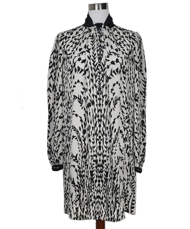 Casual Weekend Relaxed Style Givenchy Black & White Print Silk Dress sz 6