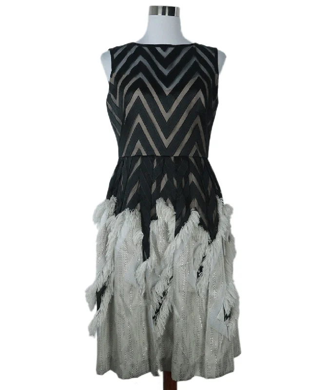 Casual and Comfortable Outfits Lela Rose B&W Silk Fringe Dress sz 6