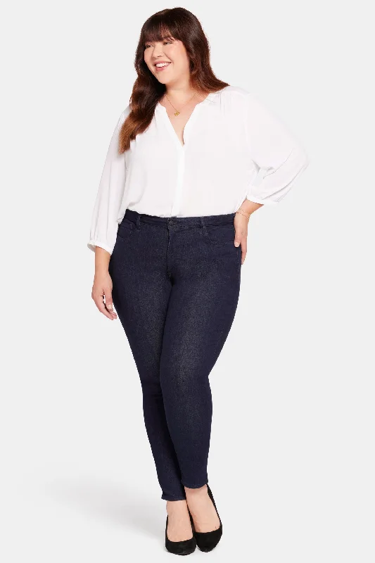 Casual Chic Ami Skinny Jeans In Plus Size - Rinse