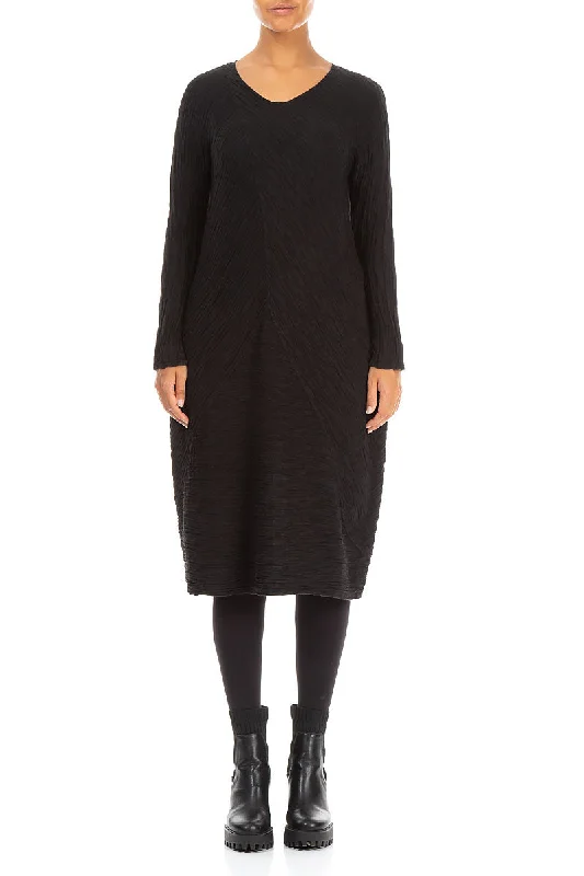 Trendy Women’s Outfits for Casual Wear Crinkled Black Silk Midi Dress